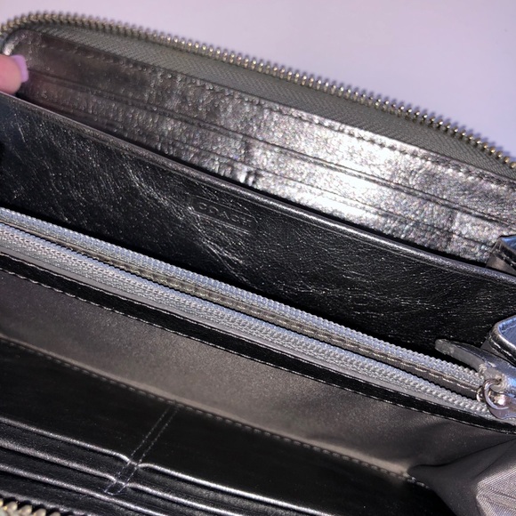 Coach leather Silver checkbook wallet - Picture 4 of 5